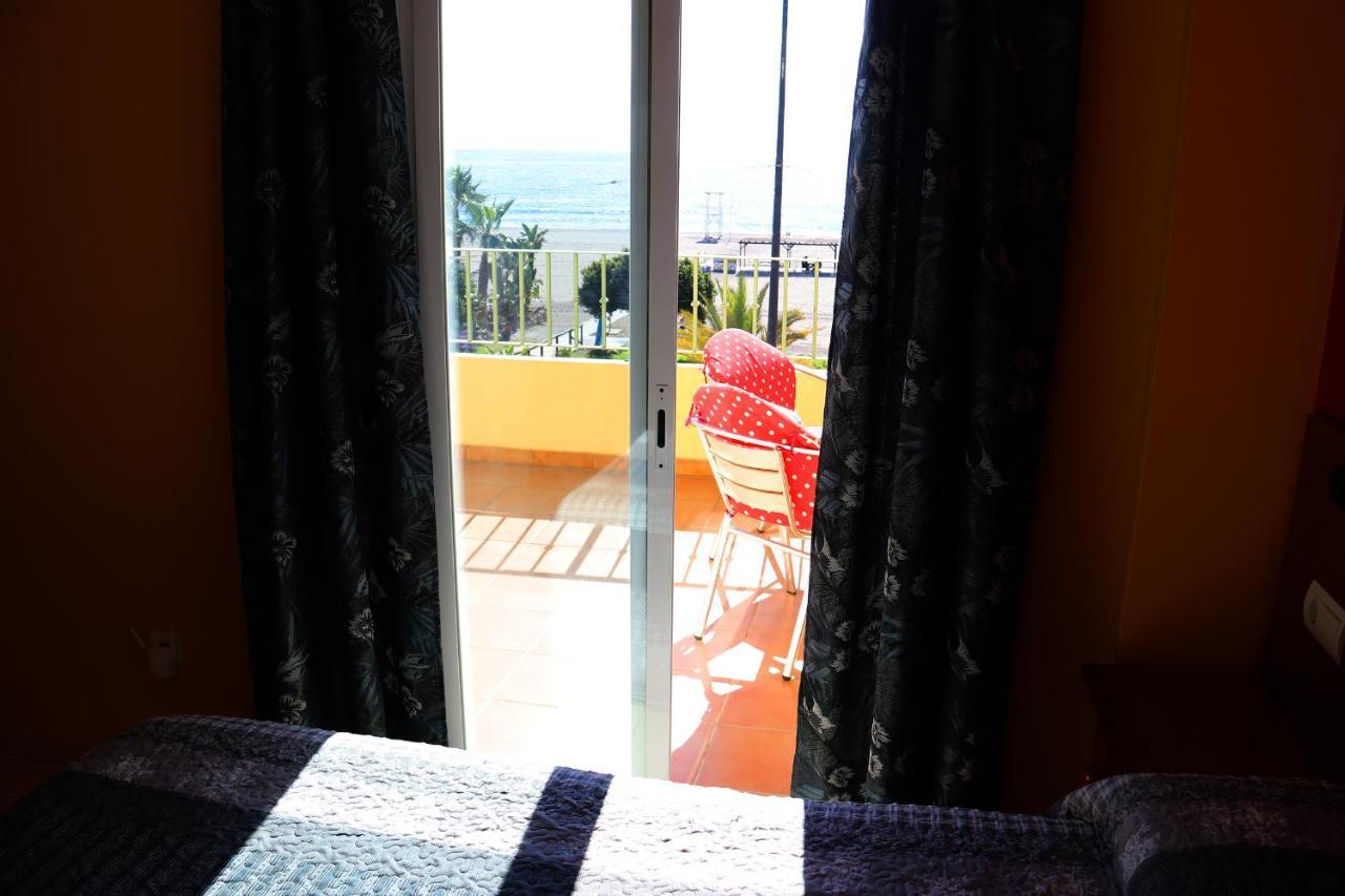 בנאחראפה Hostal La Estacion מראה חיצוני תמונה