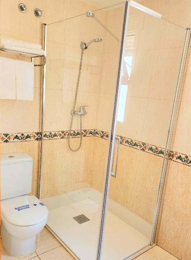 בנאחראפה Hostal La Estacion מראה חיצוני תמונה