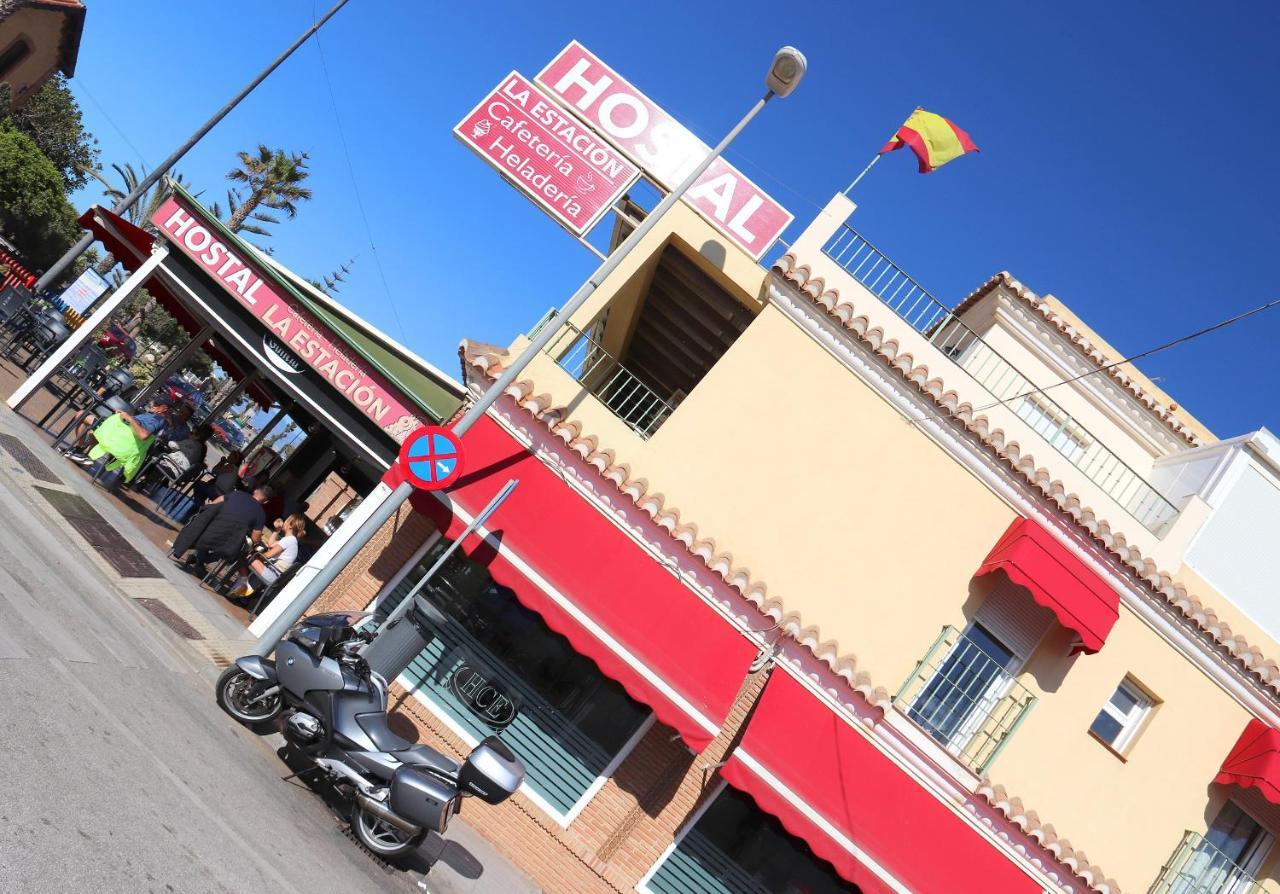 בנאחראפה Hostal La Estacion מראה חיצוני תמונה