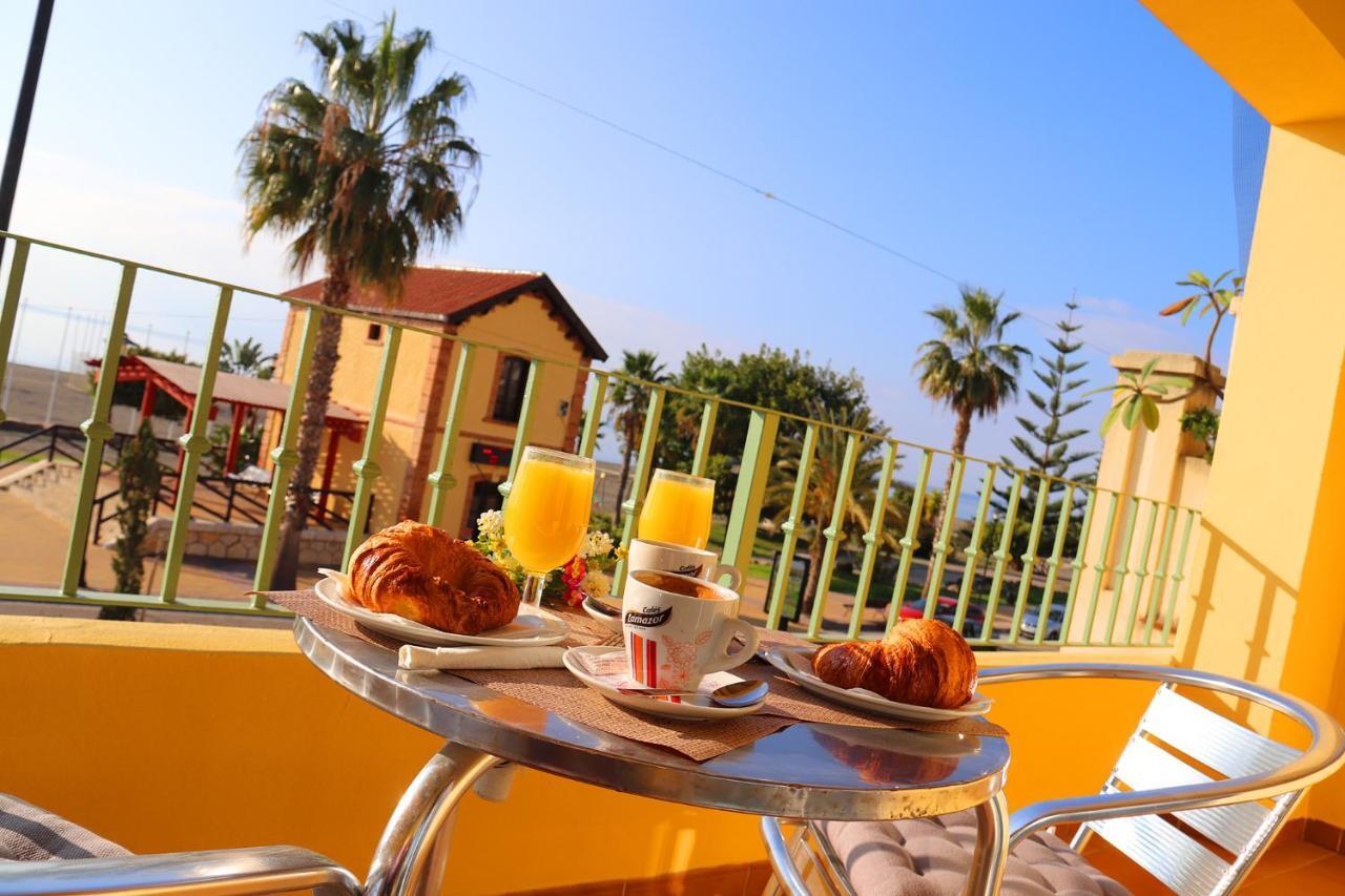 בנאחראפה Hostal La Estacion מראה חיצוני תמונה