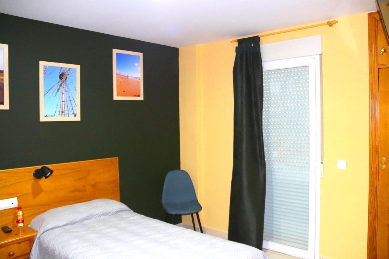 בנאחראפה Hostal La Estacion מראה חיצוני תמונה